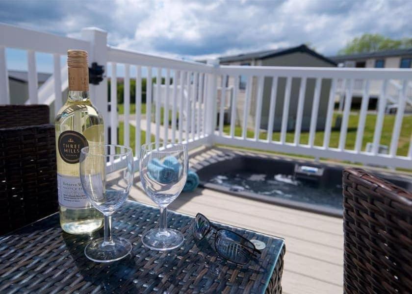 Rosefinch Sleeps 2 Persons-Private Hot Tub-Tranquil Holiday Away From It All Yet Not Far From St Austell- The Holiday Home Has One Bedroom, Living And Dining Area, Equipped Kitchen-Decking-Outdoor Furniture-Fishing Lakes-Non Pet Unit Extérieur photo